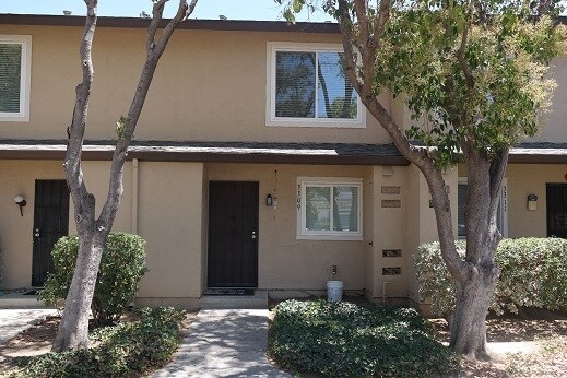 Primary Photo - Quiet 2-Story Townhouse with 2-car garage ...