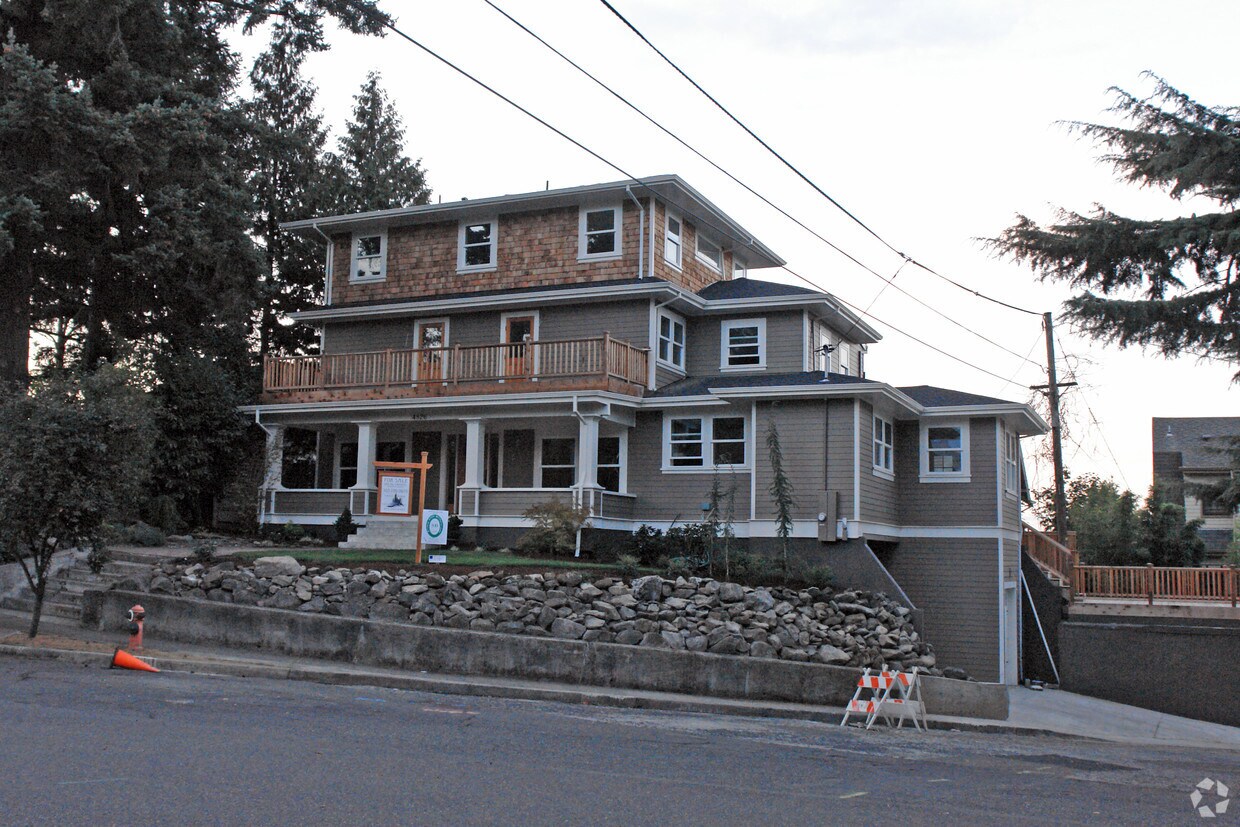 Primary Photo - 4826 Alameda St