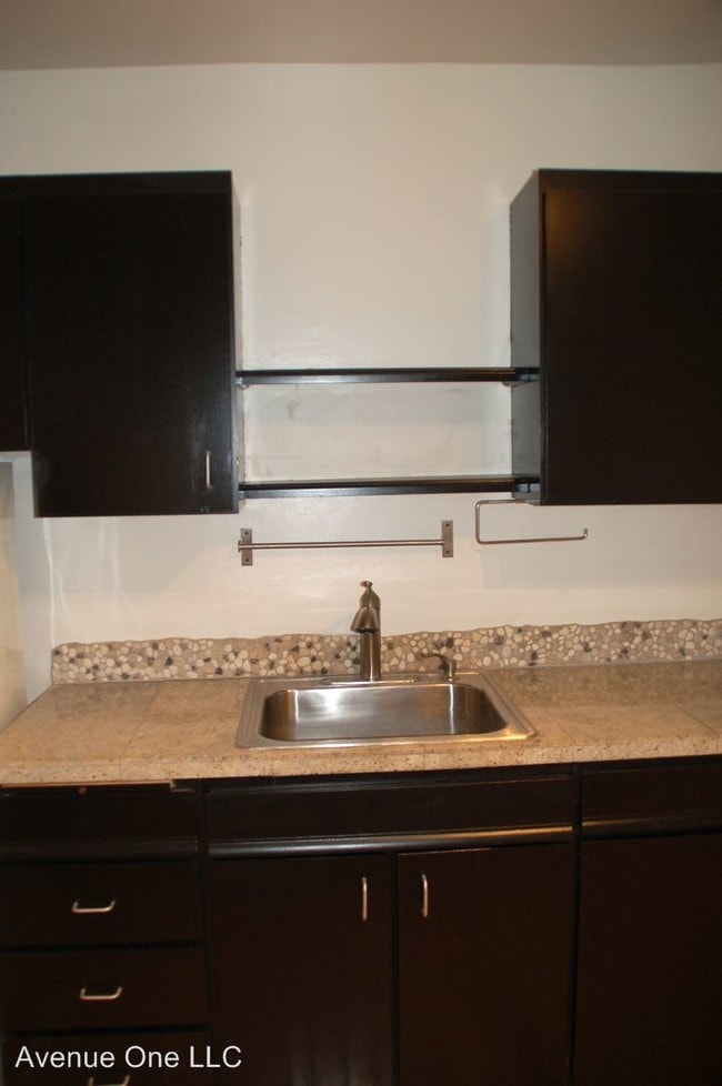 Building Photo - 2907 NE 55th St