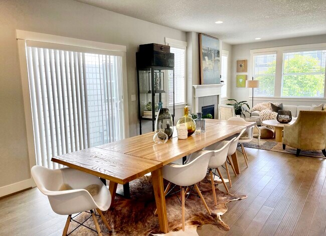 Dining Area - 16909 SW Friendly Ln