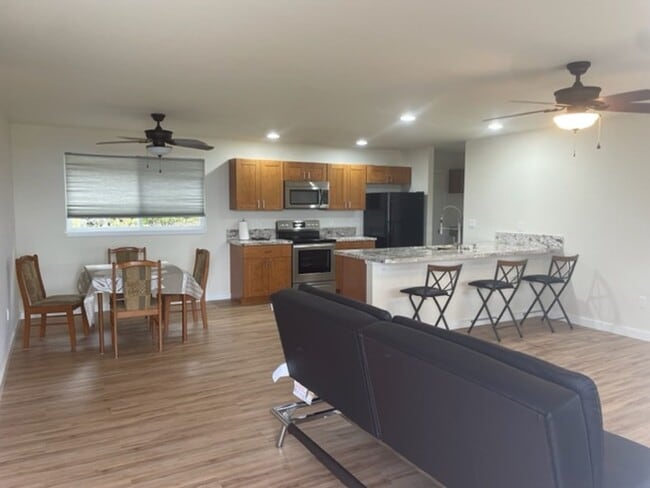Building Photo - 3 Bedrm, 3 Ba (1 Pet w/Approval)