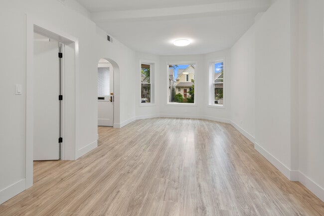 Foto del edificio - 1921 W Summerdale Ave