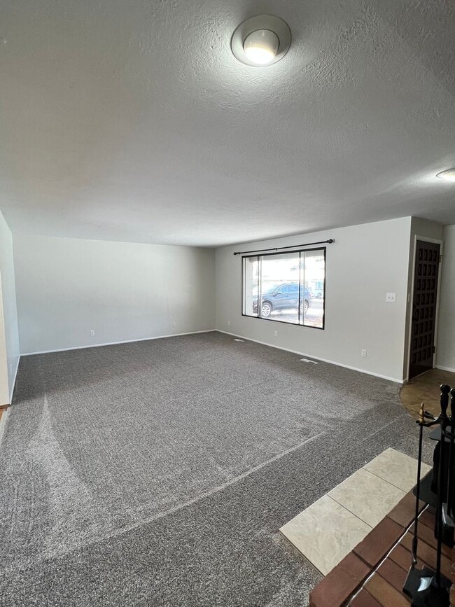 Foto del edificio - 3 Bedroom, 2 bath home in Moyina Heights *...