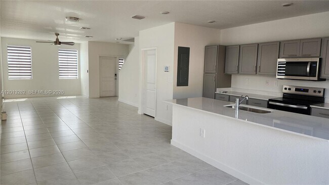 Foto del edificio - 371 NE 16th St