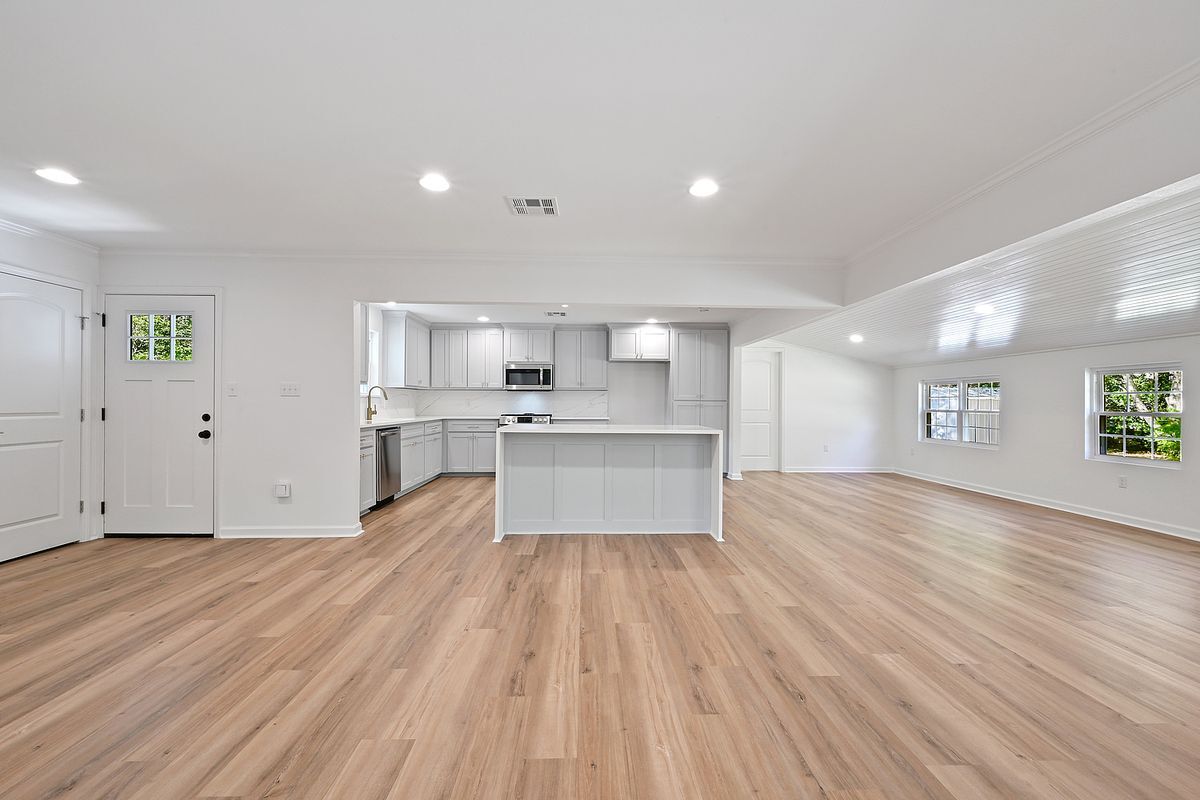 Building Photo - 5163 Abelia Dr