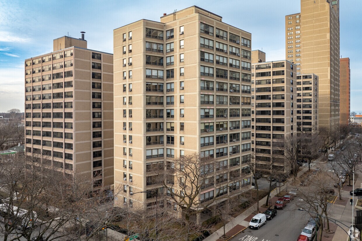 5050 S East End Ave - The Chippewa