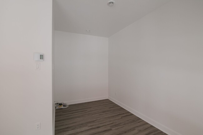 Photo du bâtiment - 6600 Av. de Darlington