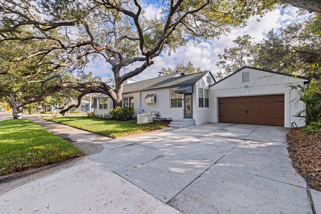 Foto del edificio - 106 25th Ave NE