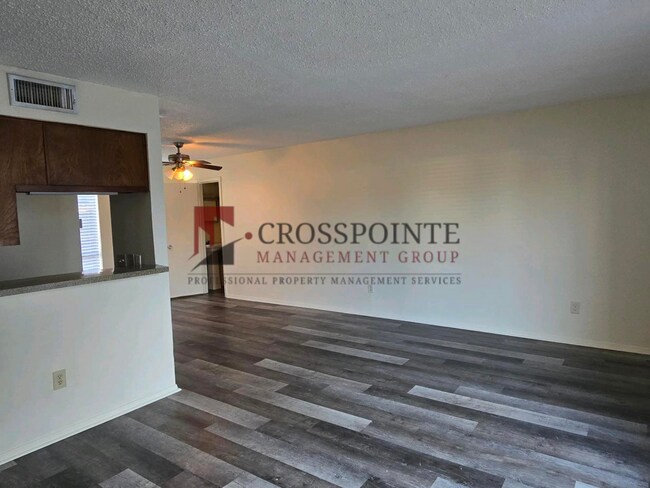 Foto del edificio - Schedule Your Tour Today! Newly Updated 2/1.5 Townhome in Longview