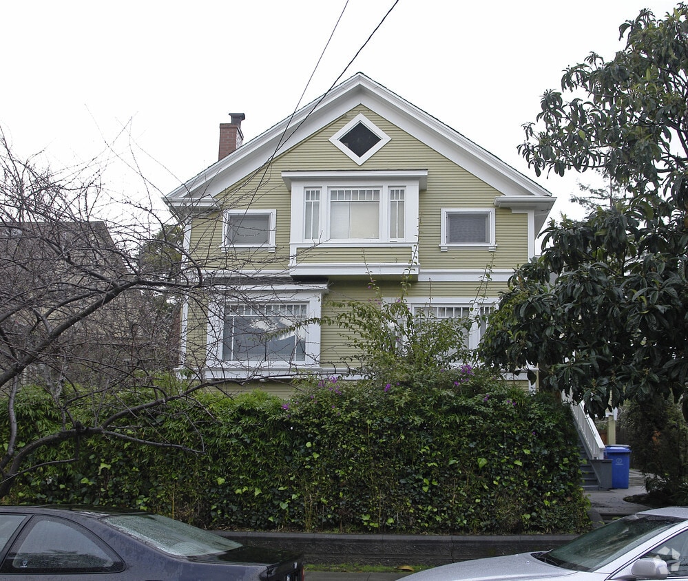 Building Photo - 2545-2555 Benvenue Ave