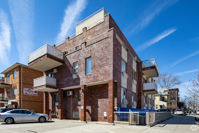 Foto del edificio - 2138 Bath Ave