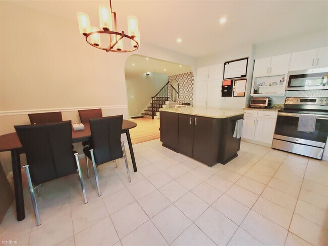 Building Photo - 3 br, 3 bath House - 14 Meadowpark Ave N
