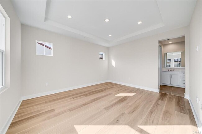 Foto del edificio - 716 Olivier Dr