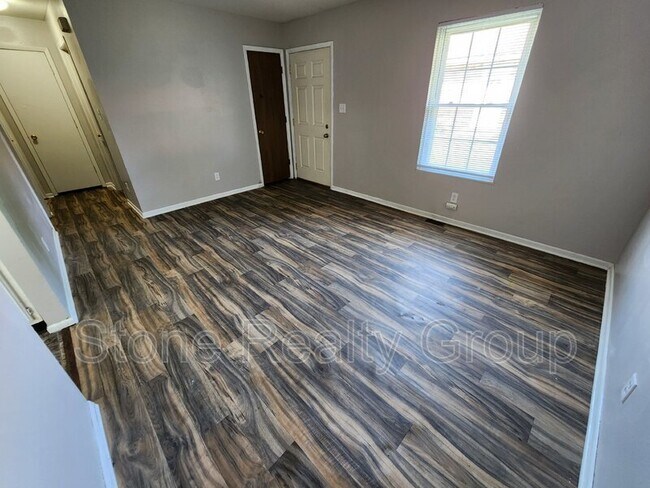 Foto del edificio - 2468 E Clayton Dr