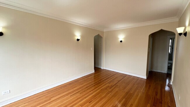 Foto del edificio - 8748 S Dauphin Ave