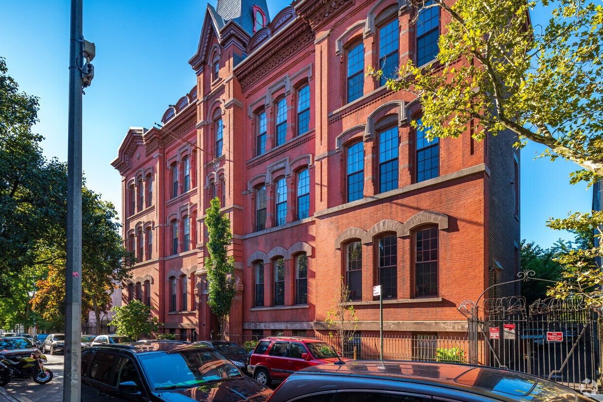 Primary Photo - Cobble Heights Cooperative