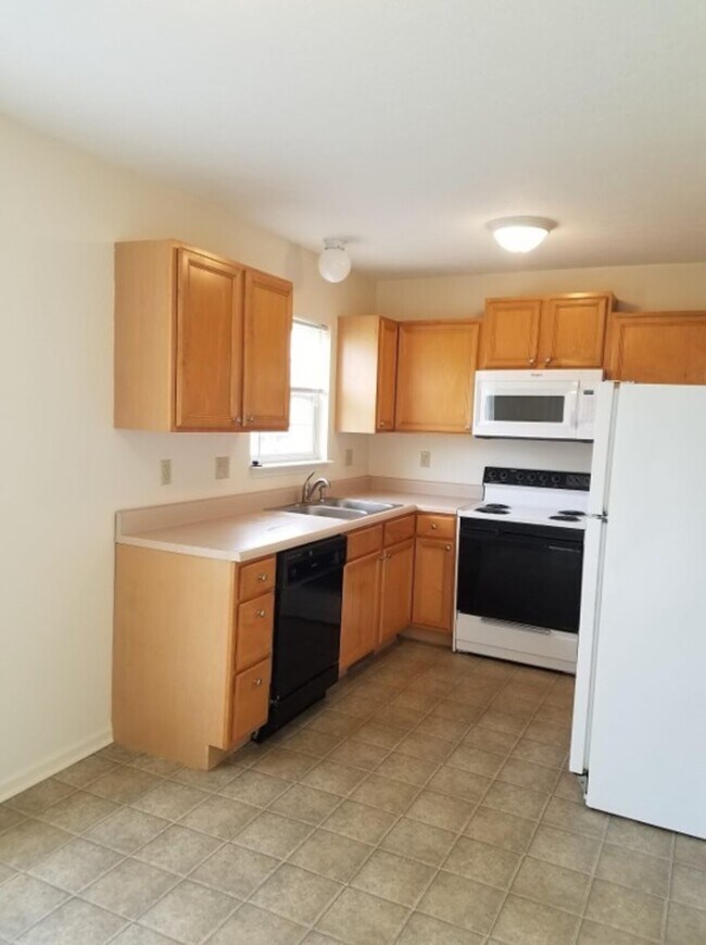 Building Photo - Applewood Townhomes - 15