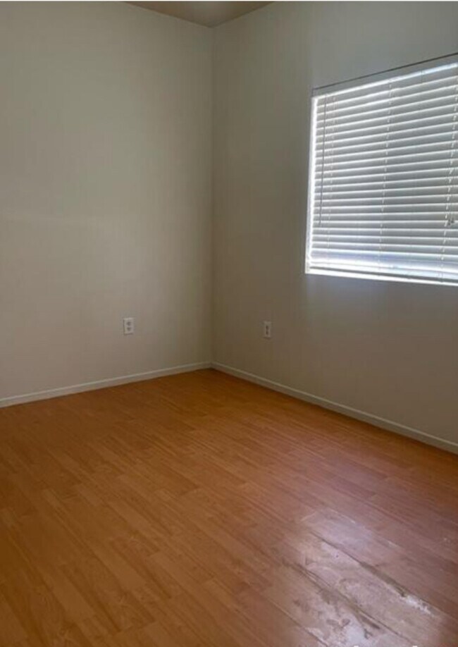 Building Photo - 5950 Barbosa Dr