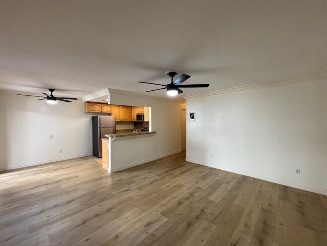 Foto del edificio - Bright 2BD/2BA Condo in Golden Hill with In-Unit Laundry & Tandem Parking