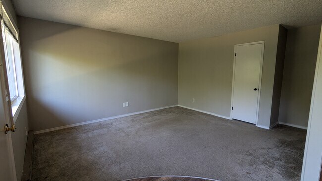 Living room - 2910 SE Gladstone St