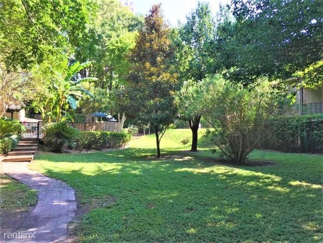 Building Photo - 1 br, 1 bath Condo - 800 N Post Oak Rd