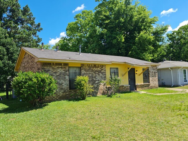 Building Photo - 6115 S Hampton Dr