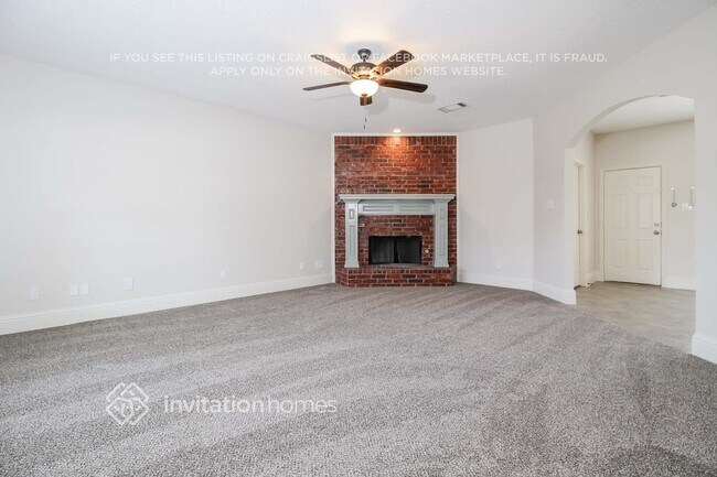 Building Photo - 3933 Pinetree Dr