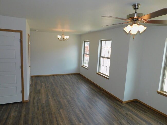 Building Photo - 2-Bedroom Townhouse Retreat with 2.5 Baths in Fayetteville’s Rolling Woods. To schedule your own ...
