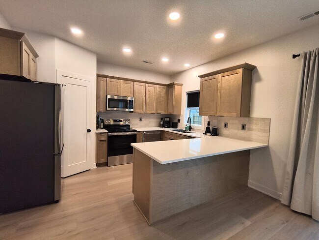 Foto del edificio - Modern 3-Bedroom Home Near Lake Manawa – Lake Views & Smart Home Features!