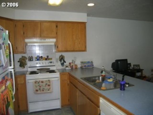 Foto del edificio - Newer 3 bedroom, 1 1/2 bath duplex