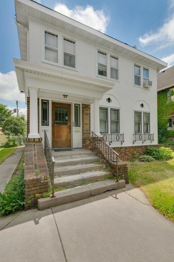 Primary Photo - 3725 Columbus Ave