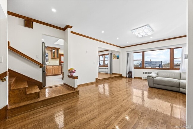 Foto del edificio - 45-76-76 Browvale Ln