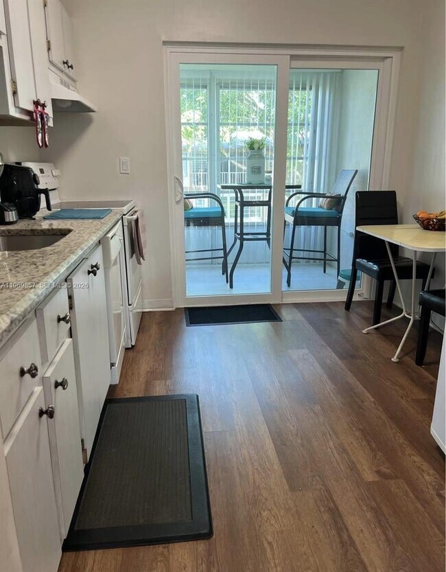 Foto del edificio - 7605 W Atlantic Blvd