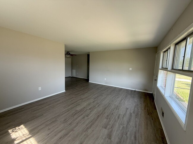 Building Photo - Charming Parkville Single Family Home with...