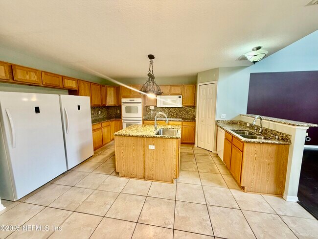 Building Photo - 76469 Longleaf Loop