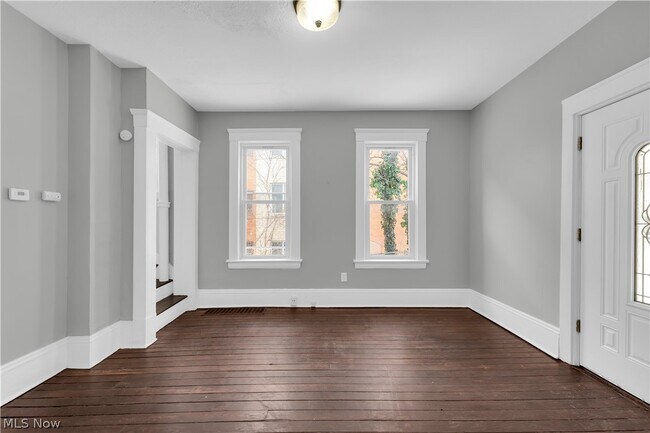 Building Photo - 1528 Newman Ave