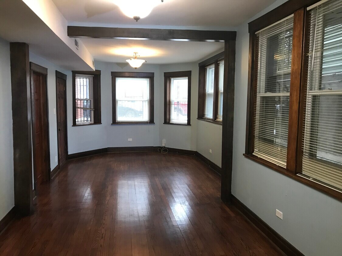 Foto principal - 3043 W Belden Ave