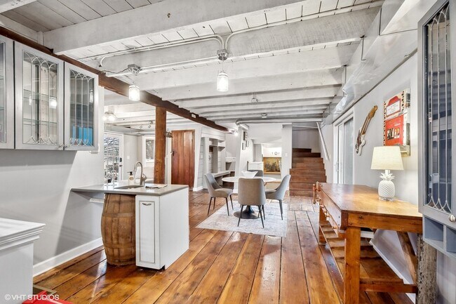 Foto del edificio - 2404 Ridge Ave