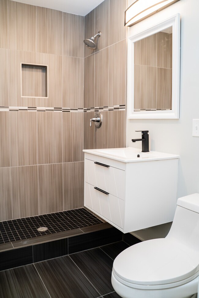 Baño renovado - New Country Club Estates