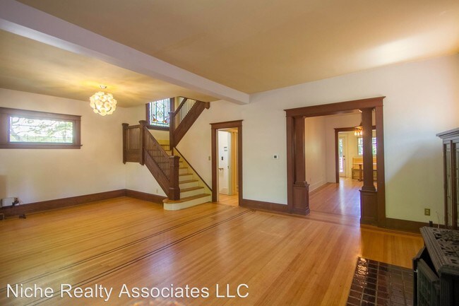 Foto del edificio - 4 br, 2.5 bath House - 908 15th Ave E