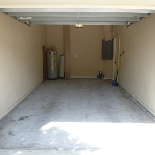 1 Car Garage - 706 Baldwin Rowe Cir