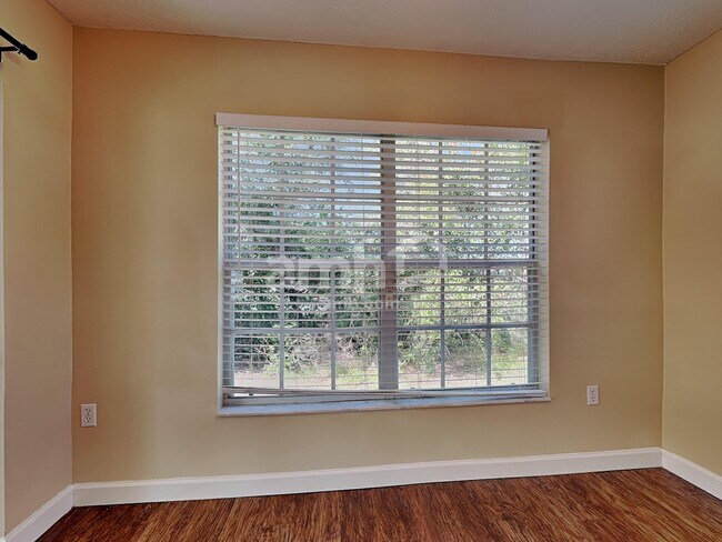 Foto del edificio - 7909 Hathaway Dr