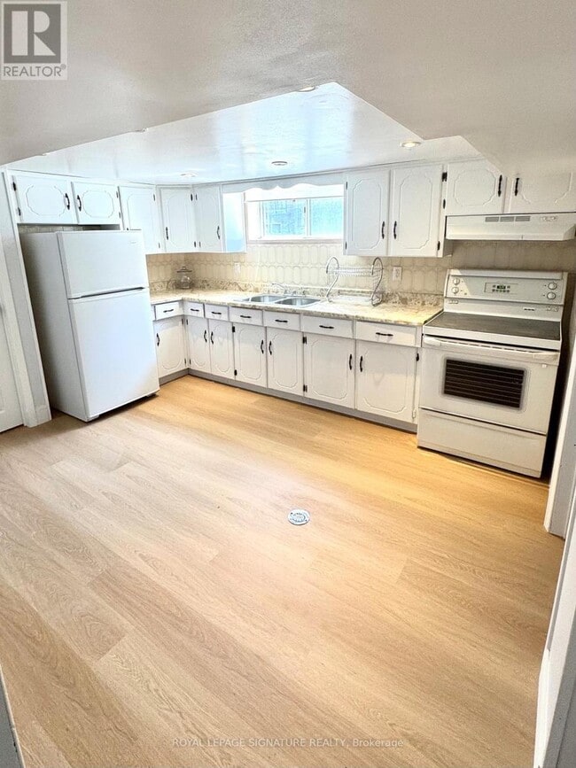 Building Photo - 36 Ashmore Ave