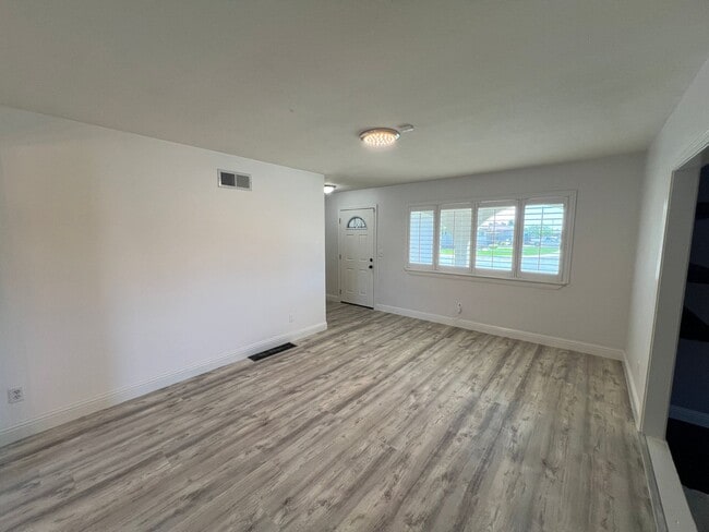 Building Photo - 5753 Mohican Dr