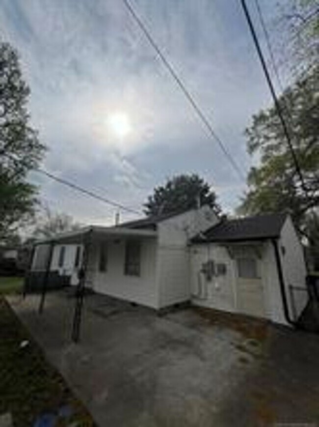 Foto del edificio - Very nice MIDTOWN home All appliances incl...