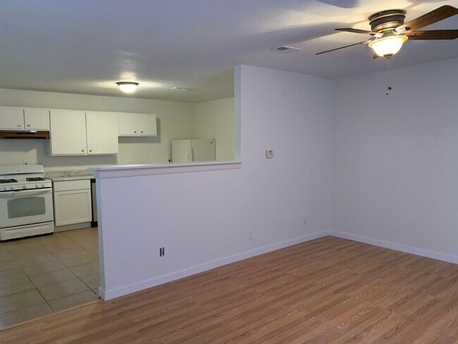 Foto del edificio - 1111-1113 S Jefferson Ave