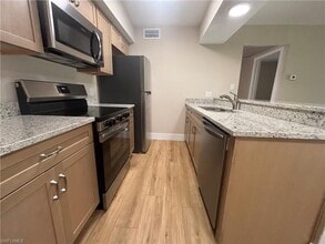 Building Photo - 5305 Summerlin Rd