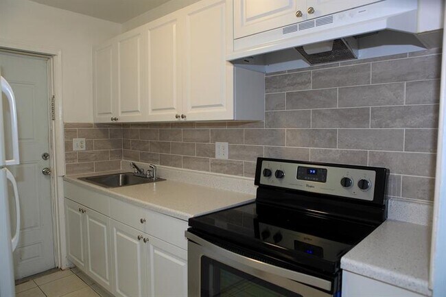 Foto del edificio - 5881 NE 18th Ave