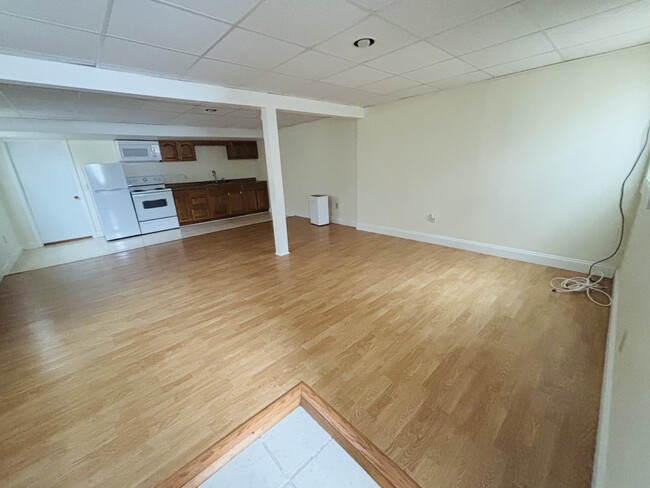 Foto del edificio - 135 Simsbury Dr