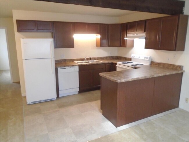 Building Photo - 822 White Oak Dr